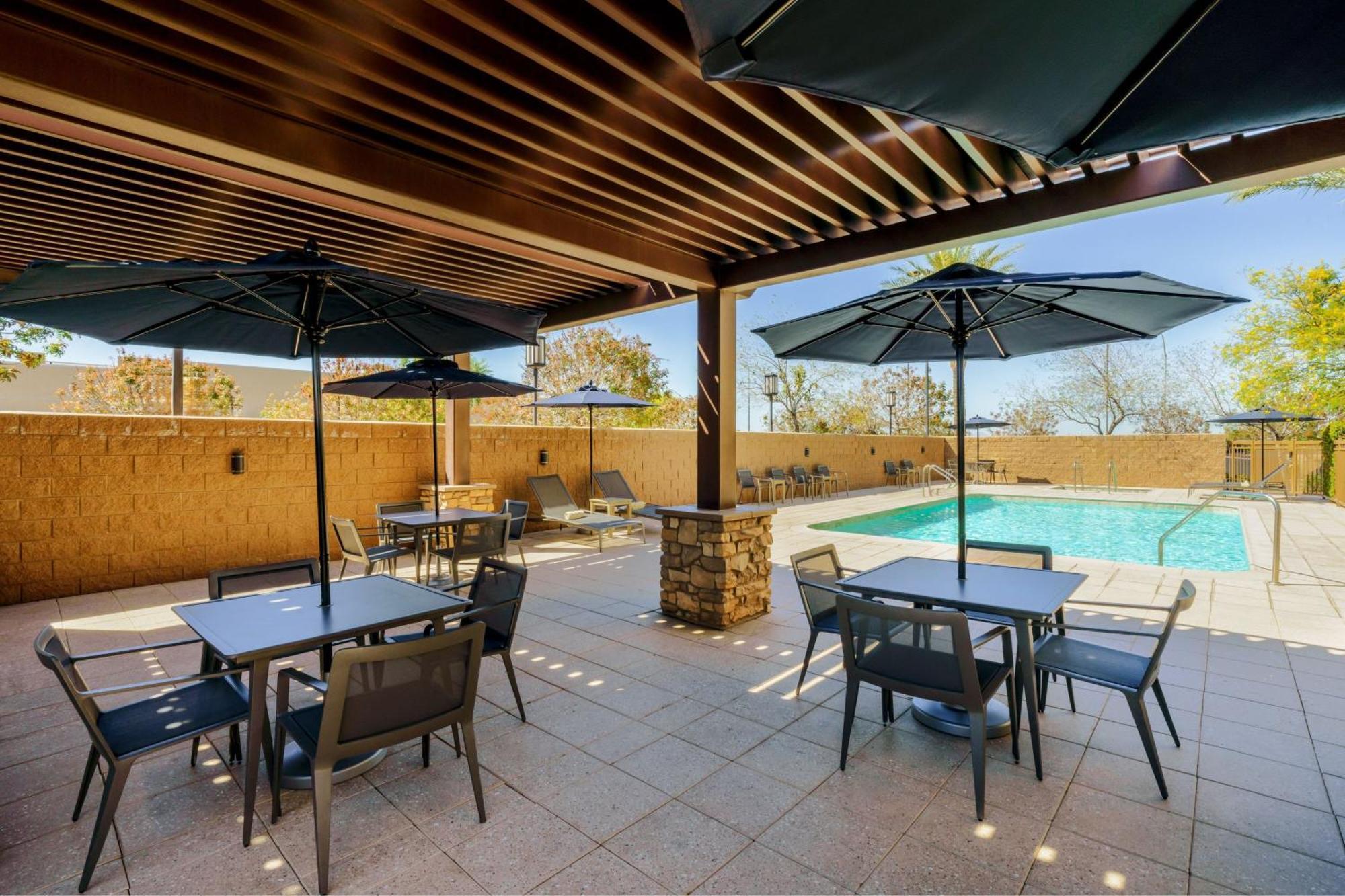 Courtyard By Marriott Phoenix Mesa Gateway Airport Экстерьер фото
