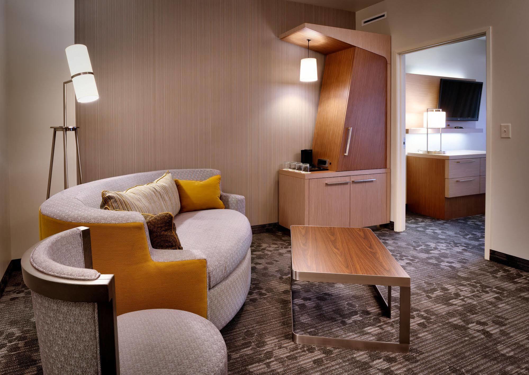 Courtyard By Marriott Phoenix Mesa Gateway Airport Экстерьер фото